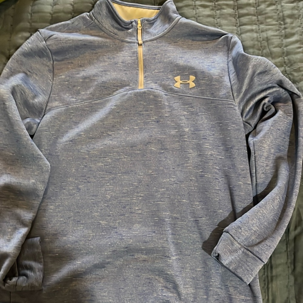 Light weight pullover